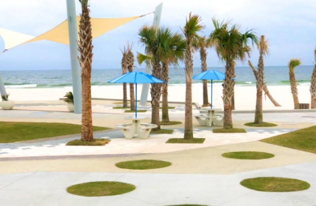 3b/2b w/ Pool & Tennis Court, Sleeps 6