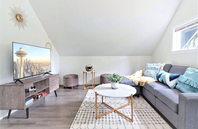 3b2b Upper Unit @Central Seattle