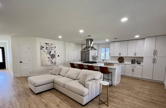 3BD\2BTH Home - 7PPL - 9MI to DT - EV Charger