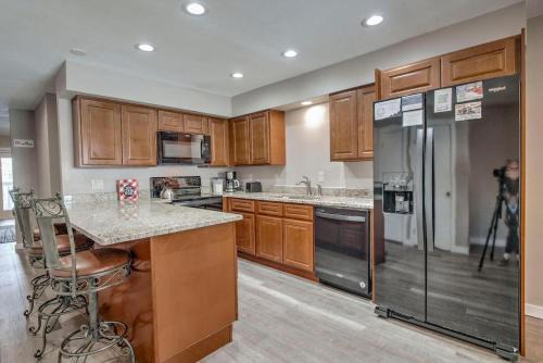 3BD Next to Bus Stop, 8 Min To Gondola