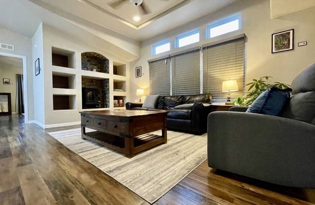 3bd Verde Valley Gem Quiet Comfort, Near Sedona, Culdesac, deer outside the yard