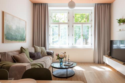 3BDR apt with terrace and electric grill in Vinohrady by Prague Days