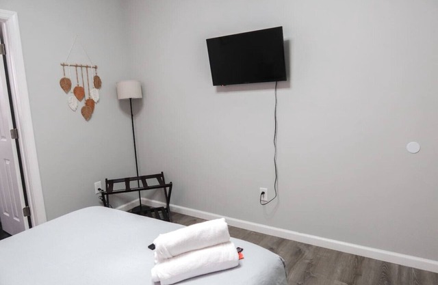3Bed 2Bath Apt Near NYC + Parking & Laundry