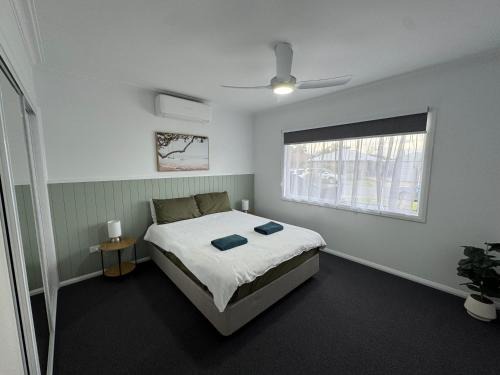 3Bed 2Bath home - Nth Central Reno metres from Hosp w Wifi