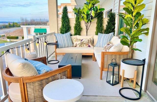 3bed -2bath Retreat Sleeps up to 9 w/Amenities+LargerTerrace+Bay Views+Office