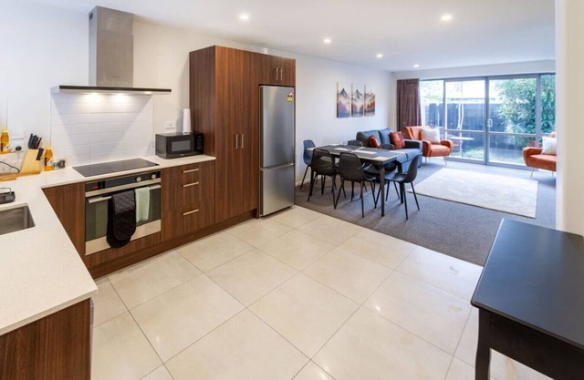 3bed with Garage Minutes from the Action and Sleeps 8