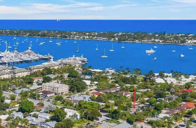 3Bedroom home w/ Hot Tub, Downtown West Palm Beach across from Palm Beach Island