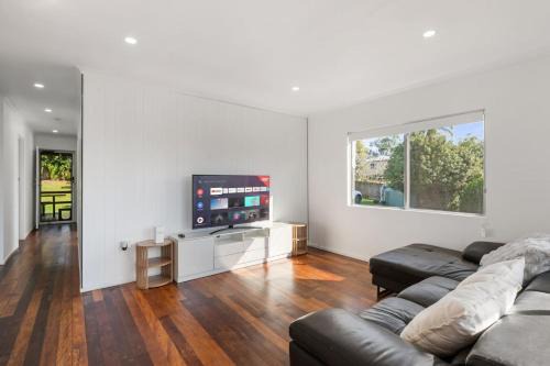 3Beds Value and Comfort Stay Airport CBD and Cafes