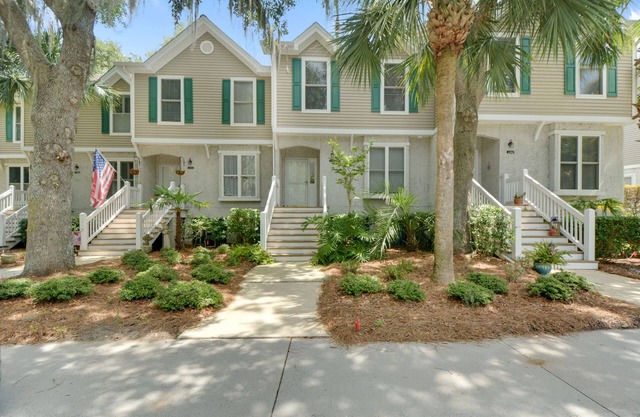 3br/2.5ba. Views of the Hampton River. Walk to Hampton Point Marina