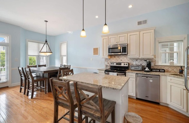 3BR/2BA Modern Beach Home
