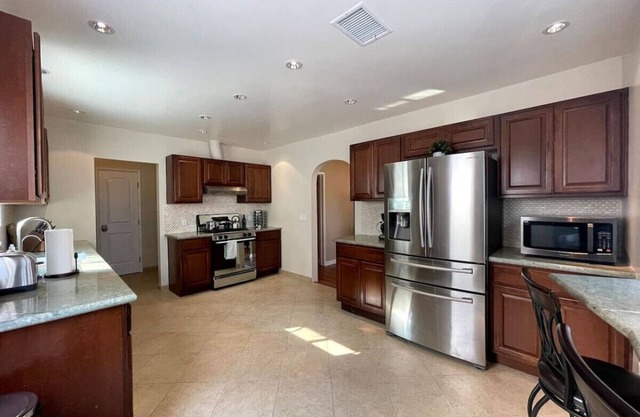 3BR/2BA Peaceful and Cozy Home in LA | Near LAX
