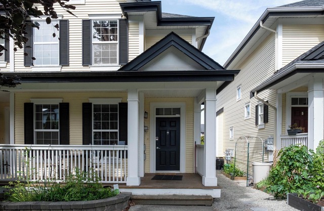 3BR 2BA Surrey Home | Quiet & Convenient