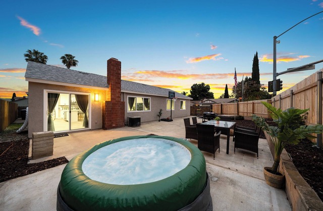 Luxury 3-BR Home w Garage, Hot Tub, King Bed, Yard