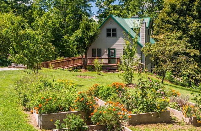 Chanterelle Chalet Cabin