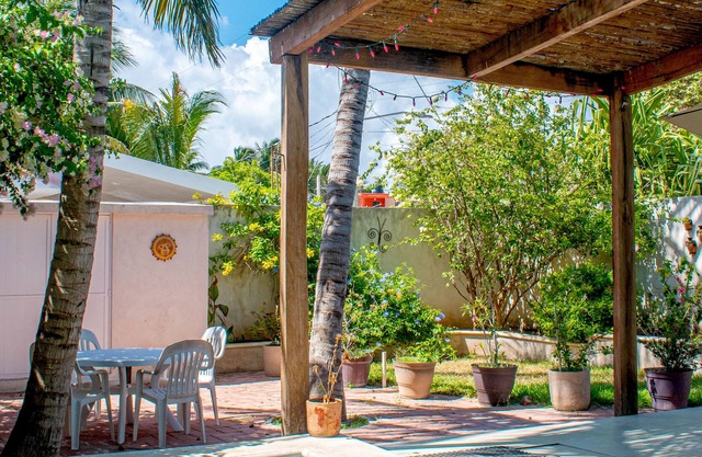3Hab, 3 Baños . . . A pasos del Mar!