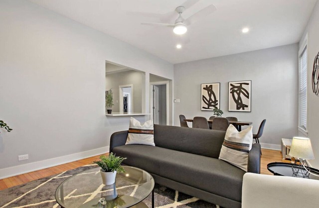 Beautifully Designed 3BR Apartment near Shops