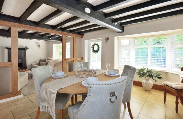 3BR Cottage by Dewsall Court
