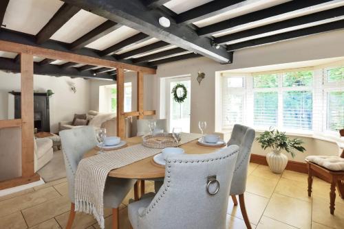 3br Cottage Near Dewsall Court