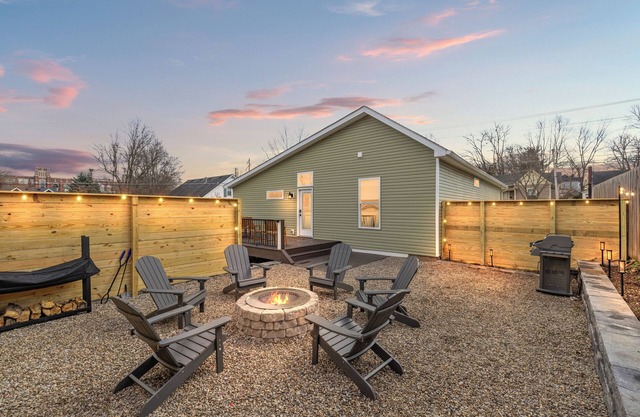 1930s Cottage - Fire Pit, Walkable to Downtown, Near Horse Park, Pet-Friendly