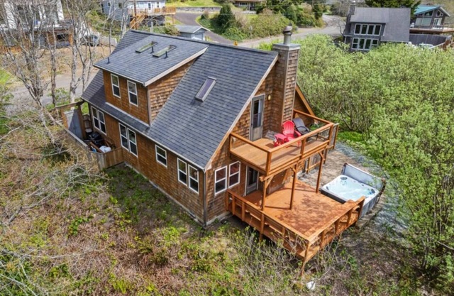 3BR Cottage w/ Hot Tub, King Beds, Ocean Views | Walk to Beach Watch Birds & Whales