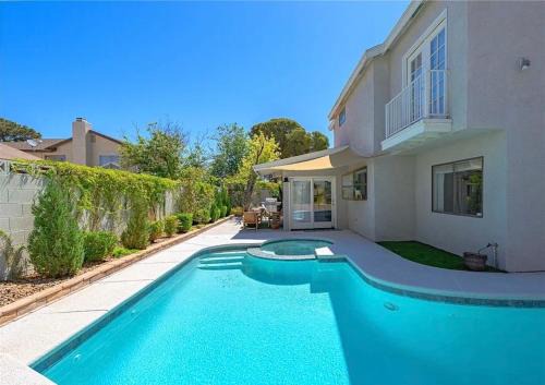 3BR Desert Oasis: King Bd W/POOL