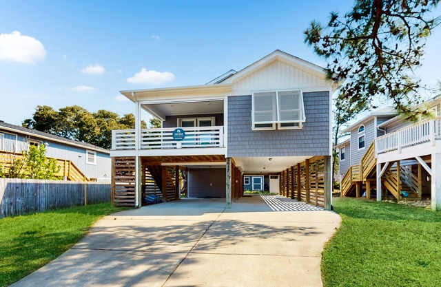 3BR Dog-friendly home near beach w/office, balcony