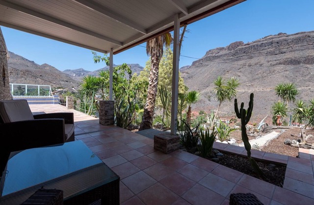 3BR Country Home - Private Pool & Terrace