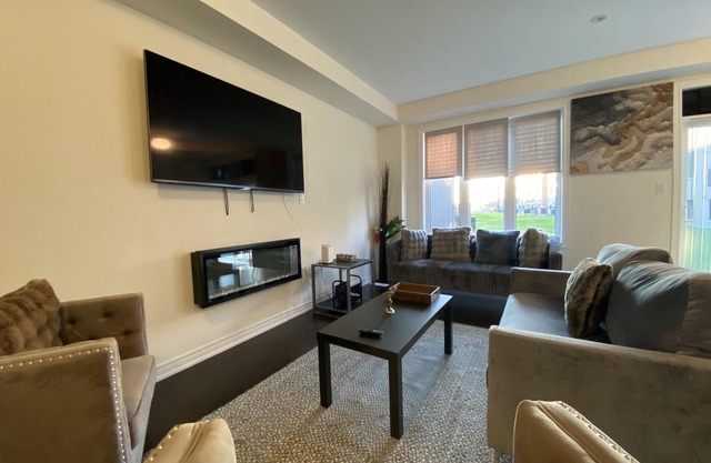 3BR Getaway in Kleinburg, Vaughan, Built in 2024 — Stylish Comfort Awaits You!