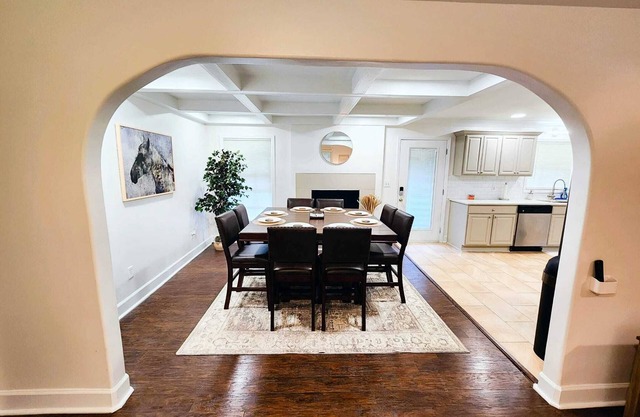 3BR Home w/ Fast Internet & Work Space near Atlanta Airport Magnolia Hill House