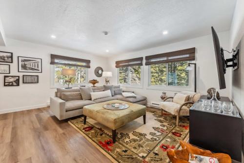 3BR Home with Scenic Views and Sauna