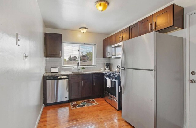 3BR Homey with Comfy Living Room Apartment