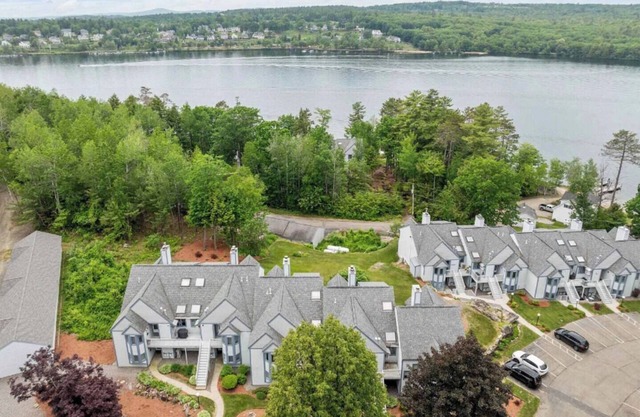 3BR Lake Winnipesaukee Condo with Sandy Beach