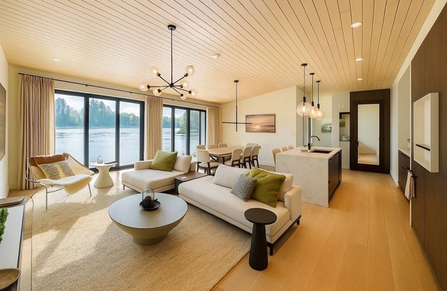 3BR Lakefront Stay | Kayaks, Views & Cozy Spaces