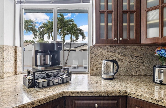 3BR Oasis Home, Modern & Renovated With A Nice Private Pool, Work & Pet Friendly