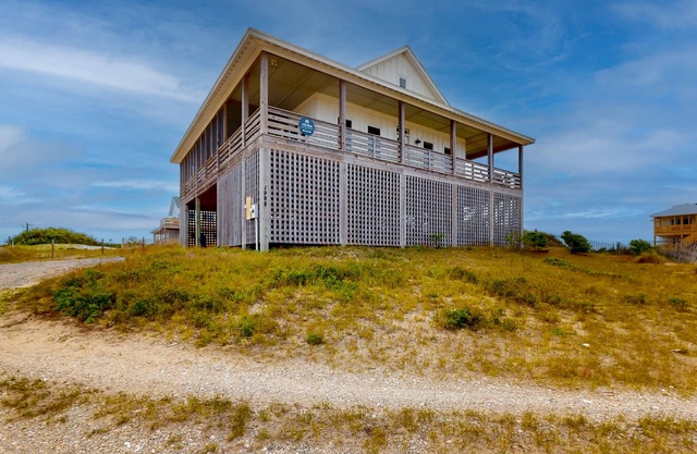 3BR ocean-view home with beach access & large deck