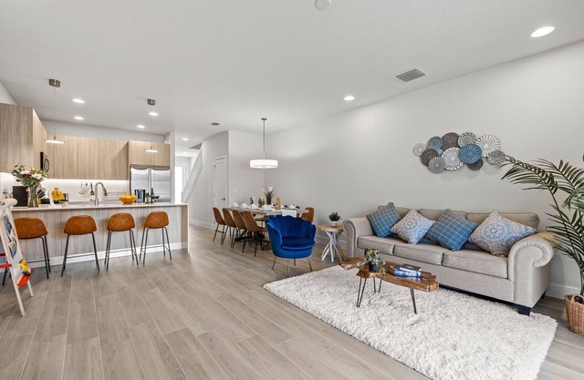 3BR Pool Home + Bonus Lounge w/ Daybed WiFi Sleeps 10