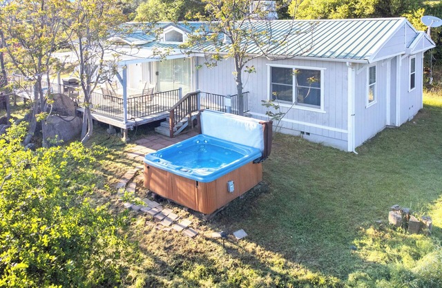 3BR Private 8 Acre Spa Retreat - BBQ, Patio, Views