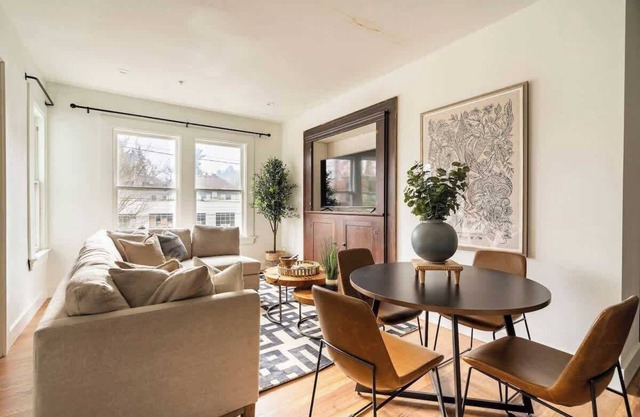 3BR Sleeps 6 Steps to NW 23rd Fast WiFi