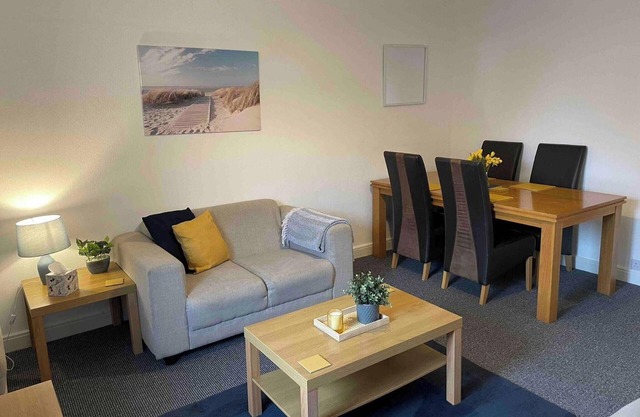 3BR-Sleeps6-Parking-Patio-NearCoast