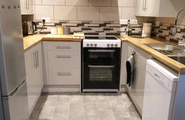 3br-sleeps6-petsok-off Road Parking-garden
