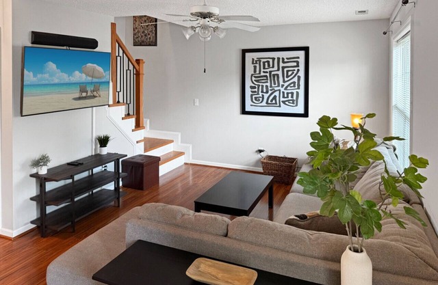 3BR Townhome w/Fire Pit | Near Walnut Creek
