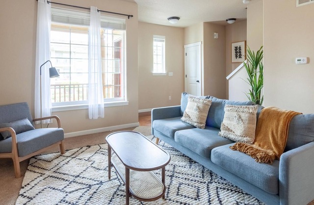 3BR Townhouse in Beaverton near Nike HQ