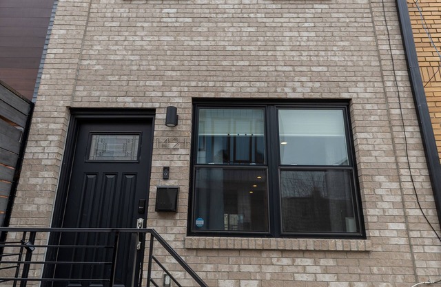 3BR Townhouse + Rooftop Views + Arcade + Office Space w/ Extended Monitor!