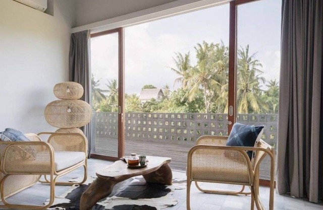 3BR VILLA BEACH WALKING DISTANCES EAST COAST BALI
