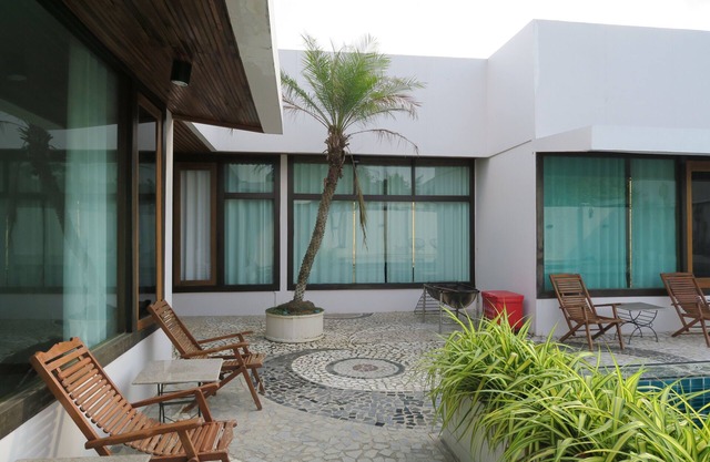 3BR Villa: Sleeps 7, Private Pool, Ideal for Families Near Central Festival