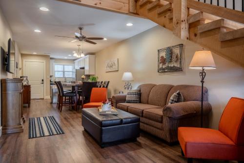 3BR WALK-IN with Loft - Pool - Lake Access - FREE TICKETS INCLUDED - RH230B