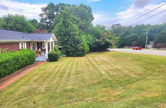 3BR with Fireplace, Smart TV , Near BMW & GSP