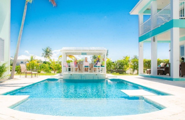 3BR with pool, cabana and private 35' boat slip/water filter sys. & generator