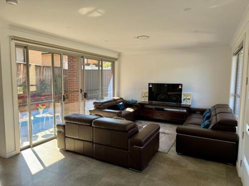 3Br with study house in Burwood Unit2