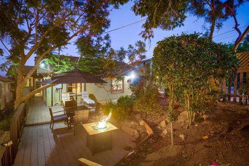 3BRB with Bonus Bedroom, Hot Tub, Tropical Oasis